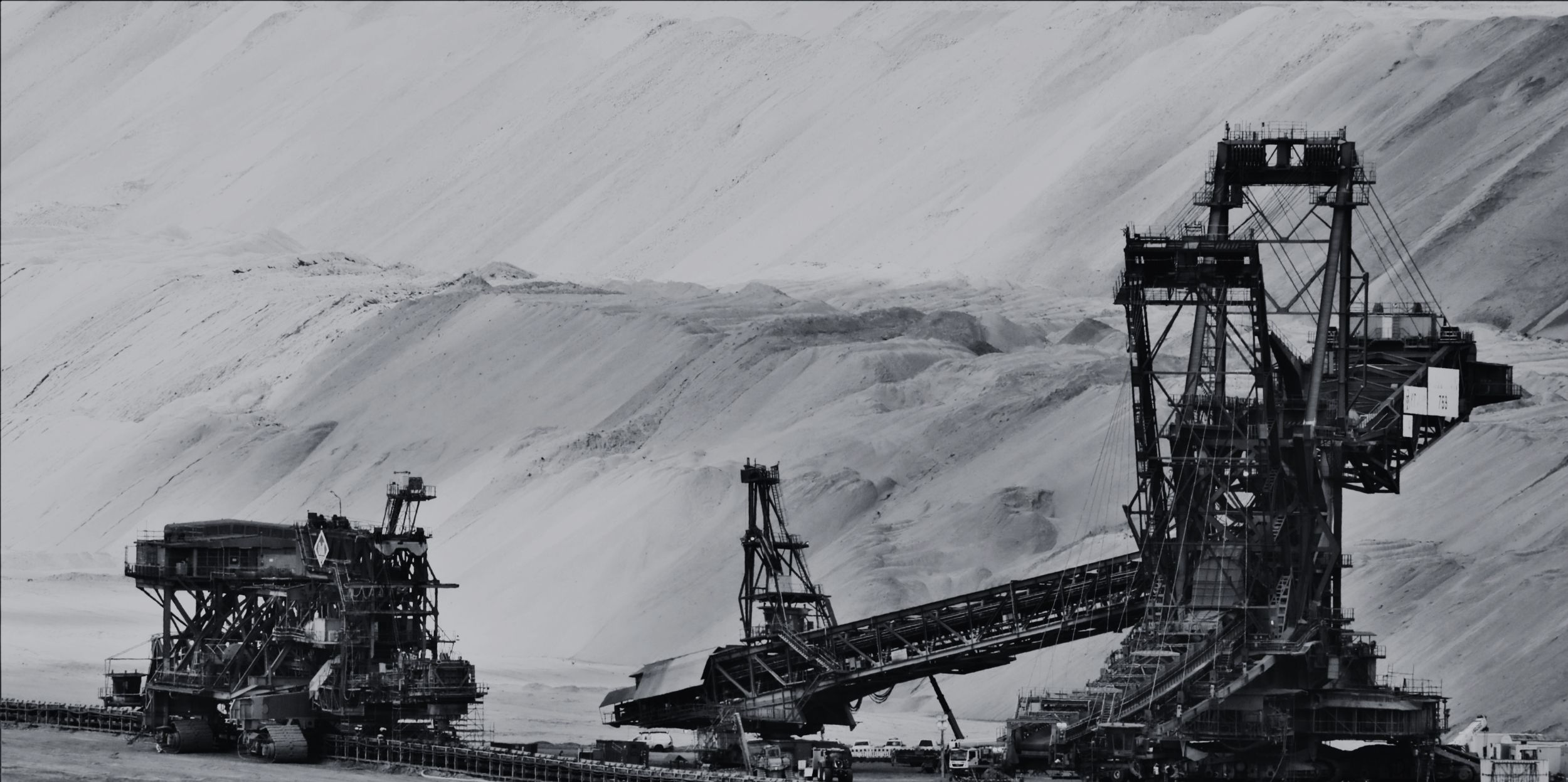 Heavy-duty extraction and crushing equipment for gold and copper mining